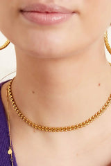 Verižica iz listja v zlati barvi