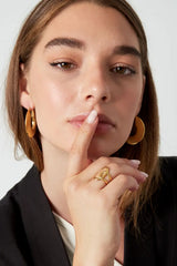 Prstan v obliki vozla z detajli