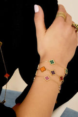 Zapestnica z deteljicami v barvi fuksije