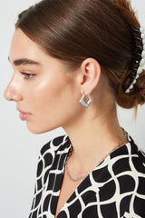 Uhani v obliki romba v srebrni barvi