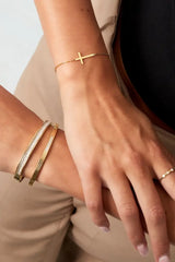 Zapestnica s križem v srebrni barvi