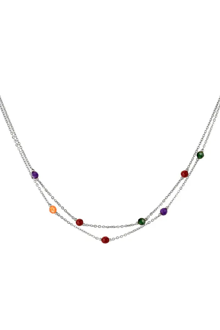 Verižica s pisanimi kamenčki - v srebrni barvi - HeyGirl.si