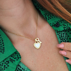 Verižica v zlati barvi s srčkom in ključem - HeyGirl.si