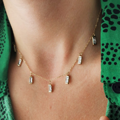 Verižica s kvadratnimi kamenčki, zlata barva - HeyGirl.si