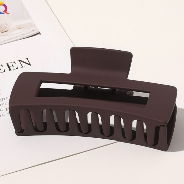 Sponka za lase - pravokotna v rjavi barvi - HeyGirl.si